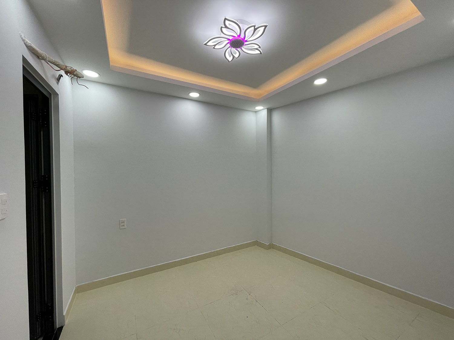 Bán nhà Lê Quang Định, Quận Bình Thạnh tuyệt phẩm 3 lầu t.kế Cổ Điển Ý, mới 100% cách LQĐịnh 15m
